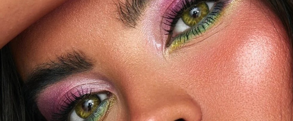 How to Apply Makeup Like a Pro: Secrets for Long-Lasting Beauty